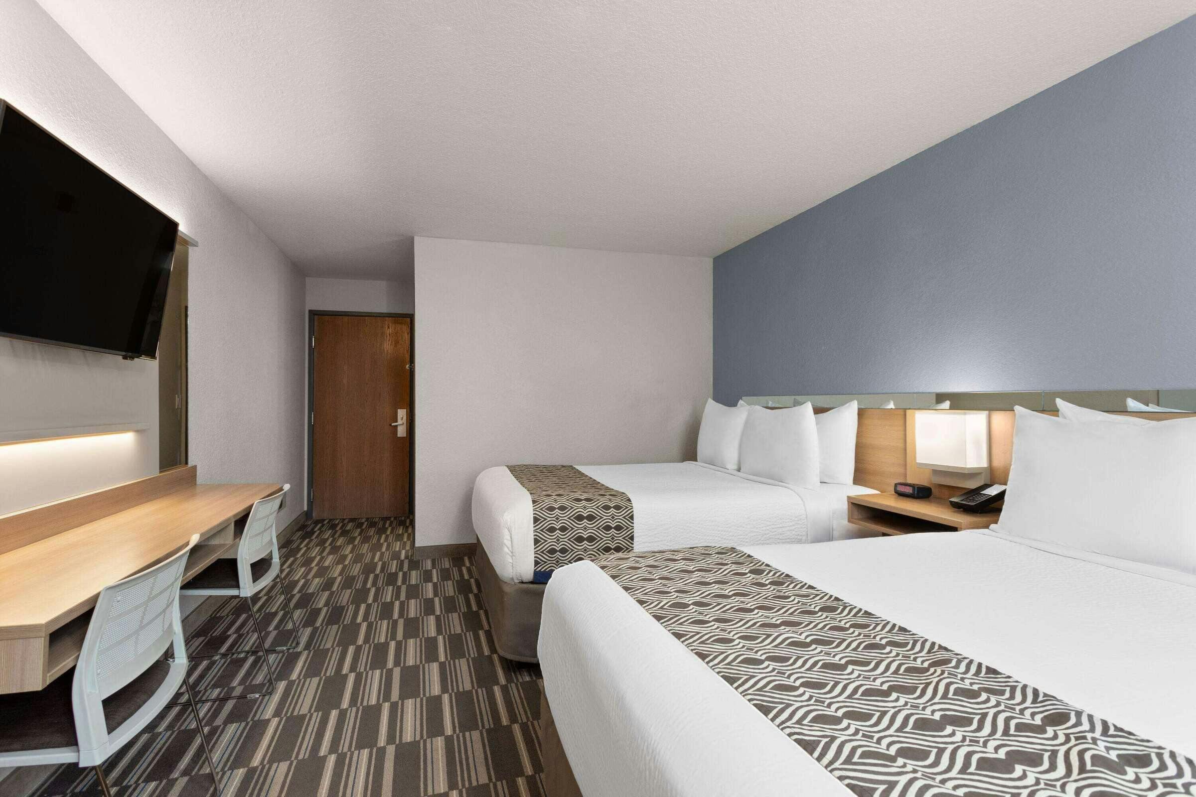 Hotel Microtel Inn & Suites by Wyndham Zephyrhills photo 5