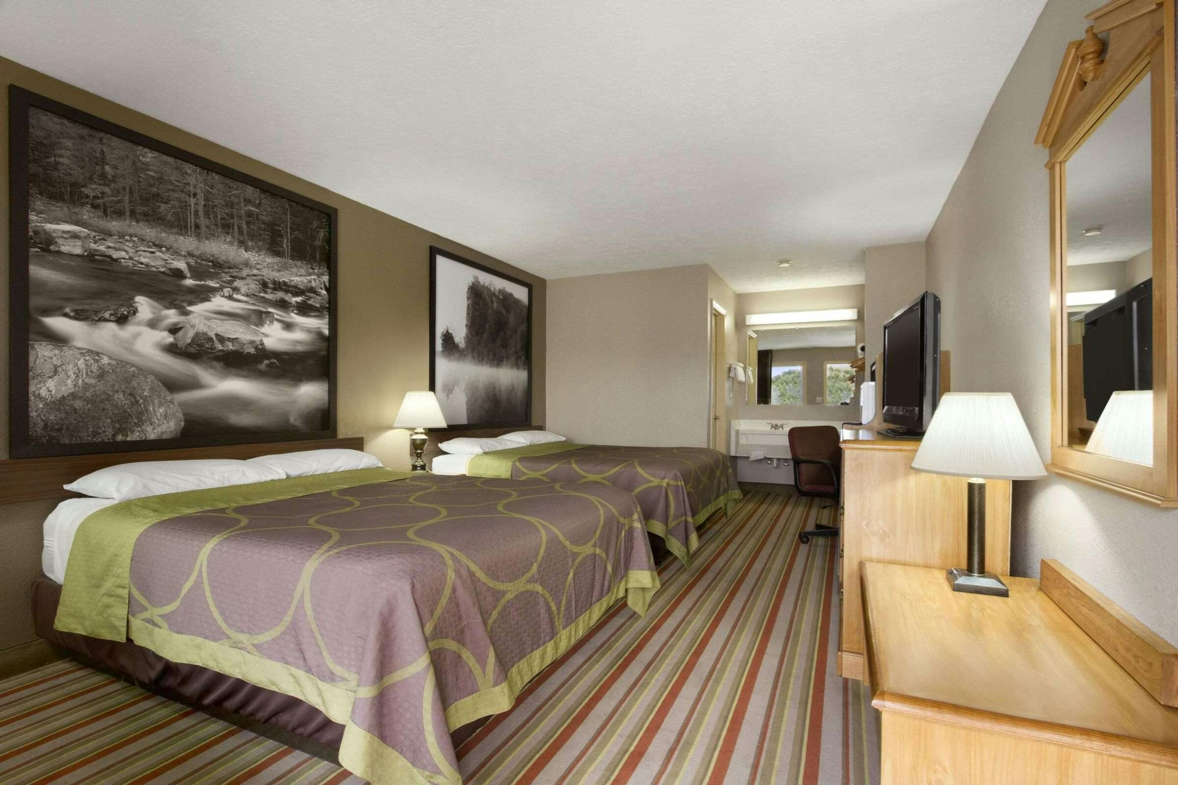 Hotel Super 8 by Wyndham Fort Chiswell/Wytheville Area photo 1