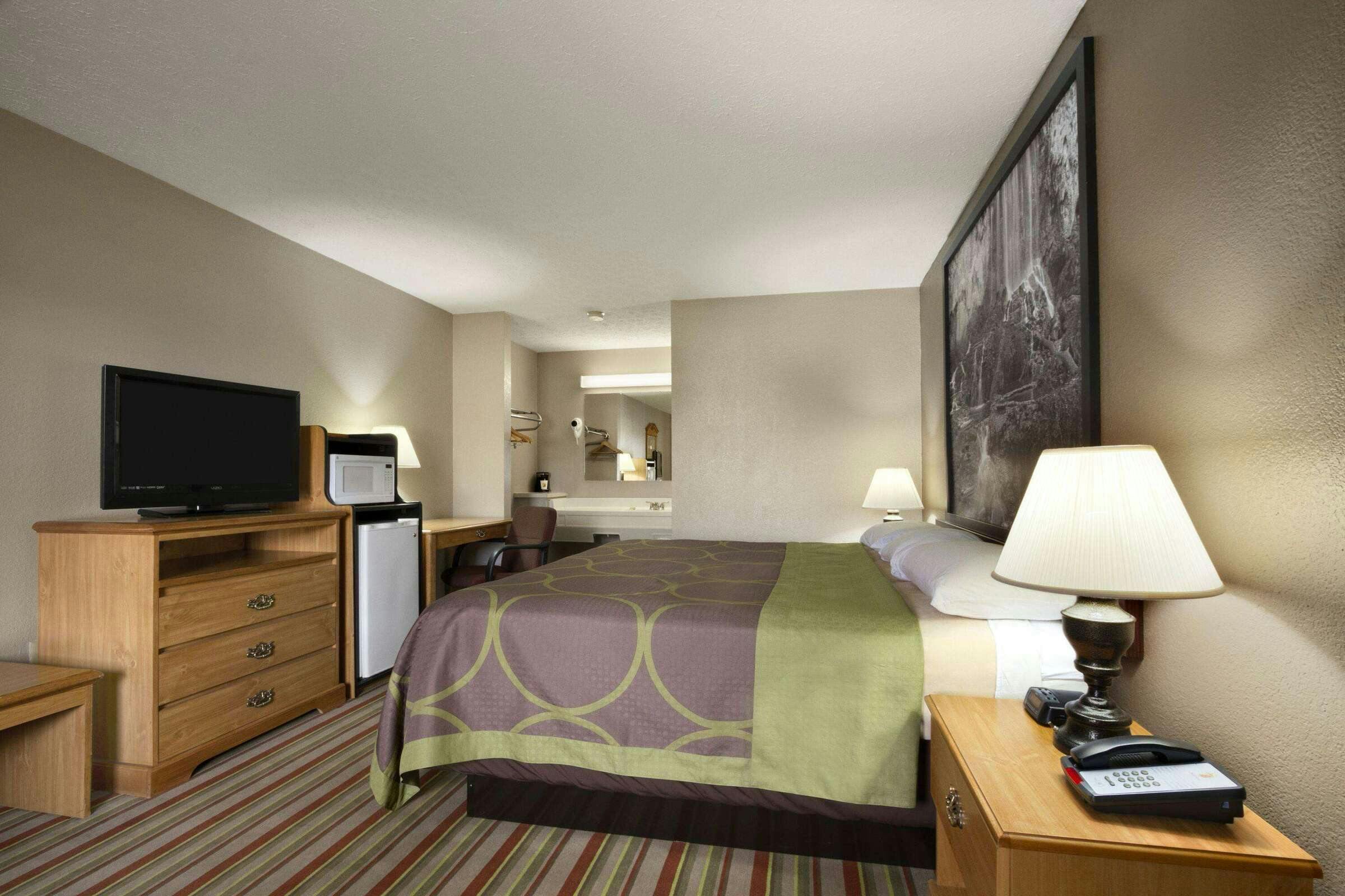 Hotel Super 8 by Wyndham Fort Chiswell/Wytheville Area photo 2