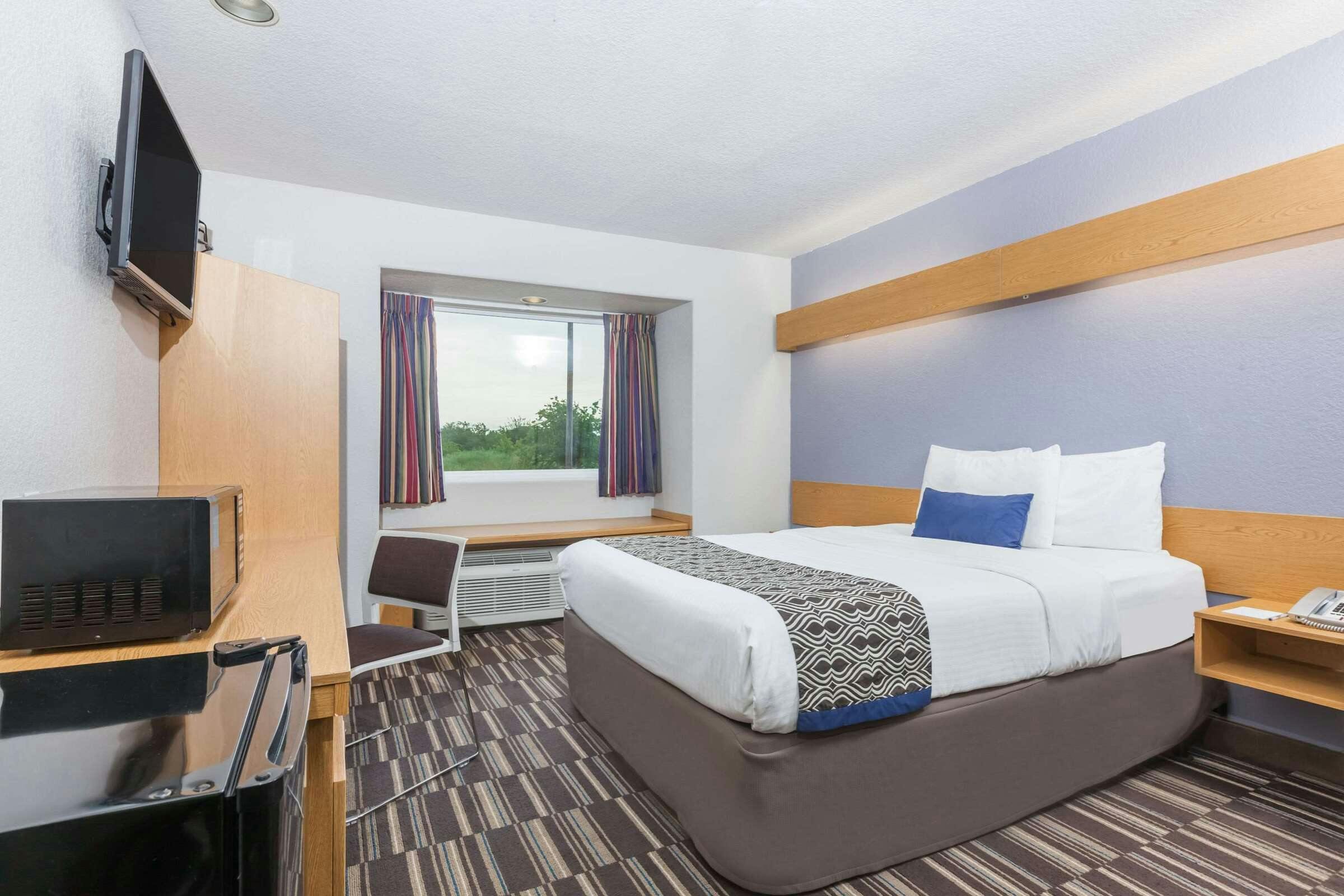 Hotel Microtel Inn & Suites by Wyndham Ardmore photo 3