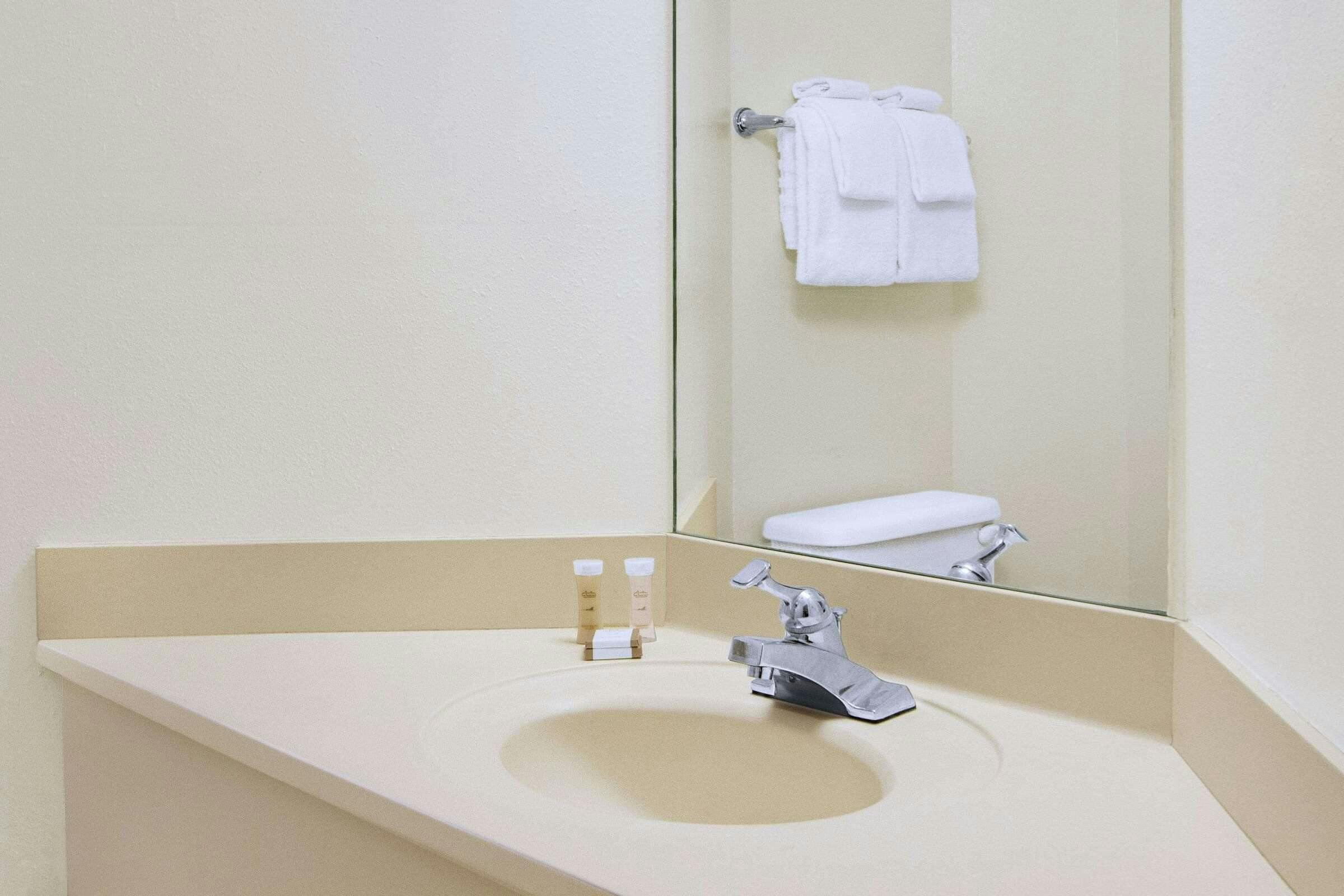 Hotel Howard Johnson Tifton GA I-75 photo 5