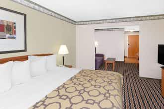 Hotel Baymont Fort Wayne photo 1