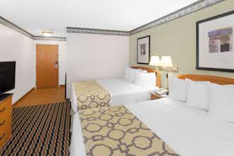 Hotel Baymont Fort Wayne photo 2