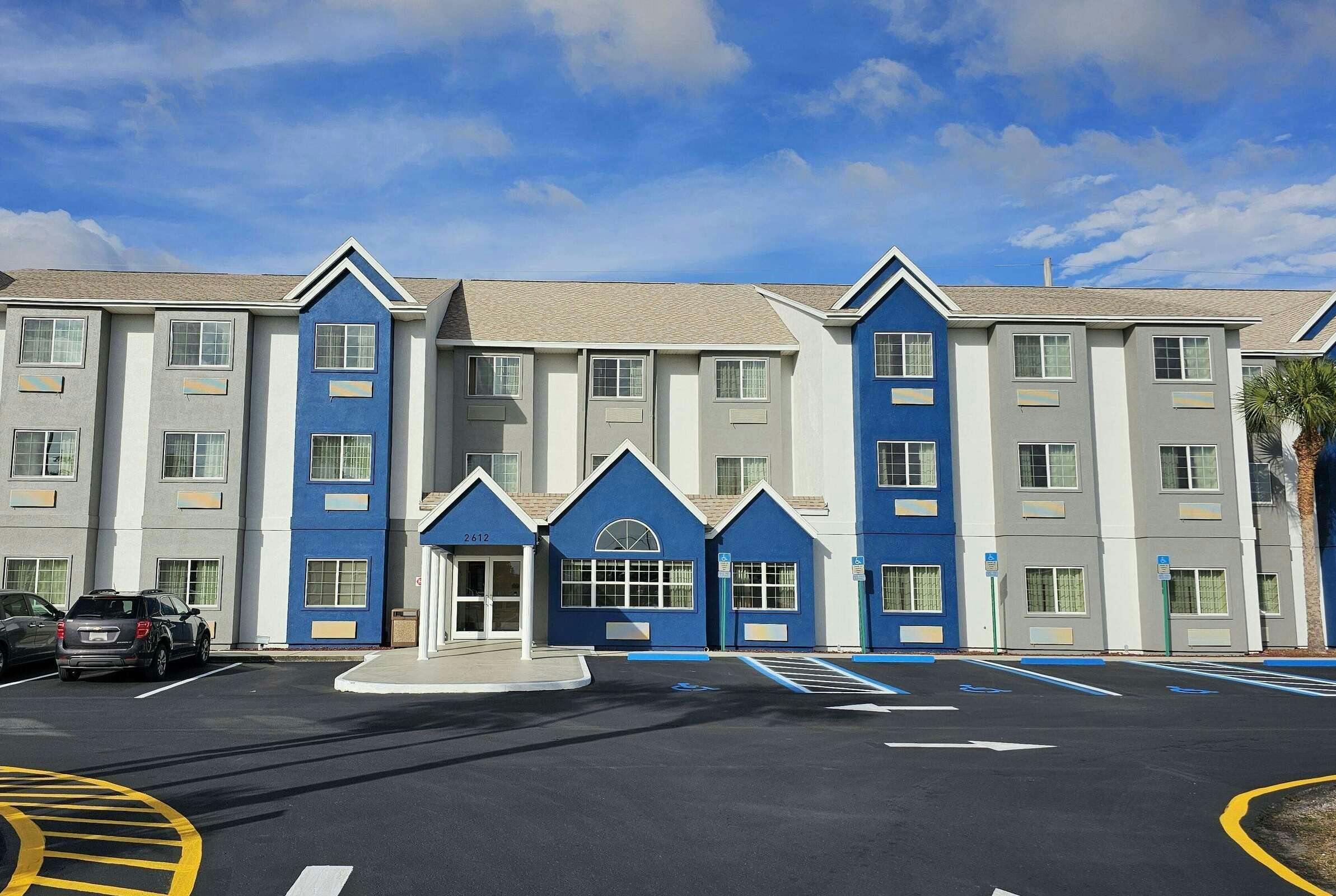 Microtel Inn & Suites by Wyndham Bushnell