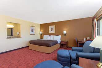 Hotel AmericInn West Bend photo 2