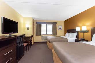 Hotel AmericInn West Bend photo 5
