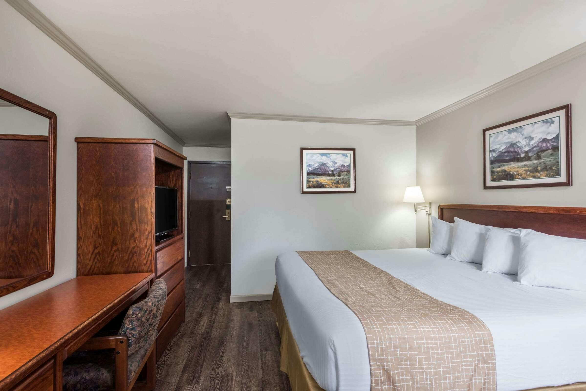 Hotel Travelodge by Wyndham Livingston Yellowstone photo 2