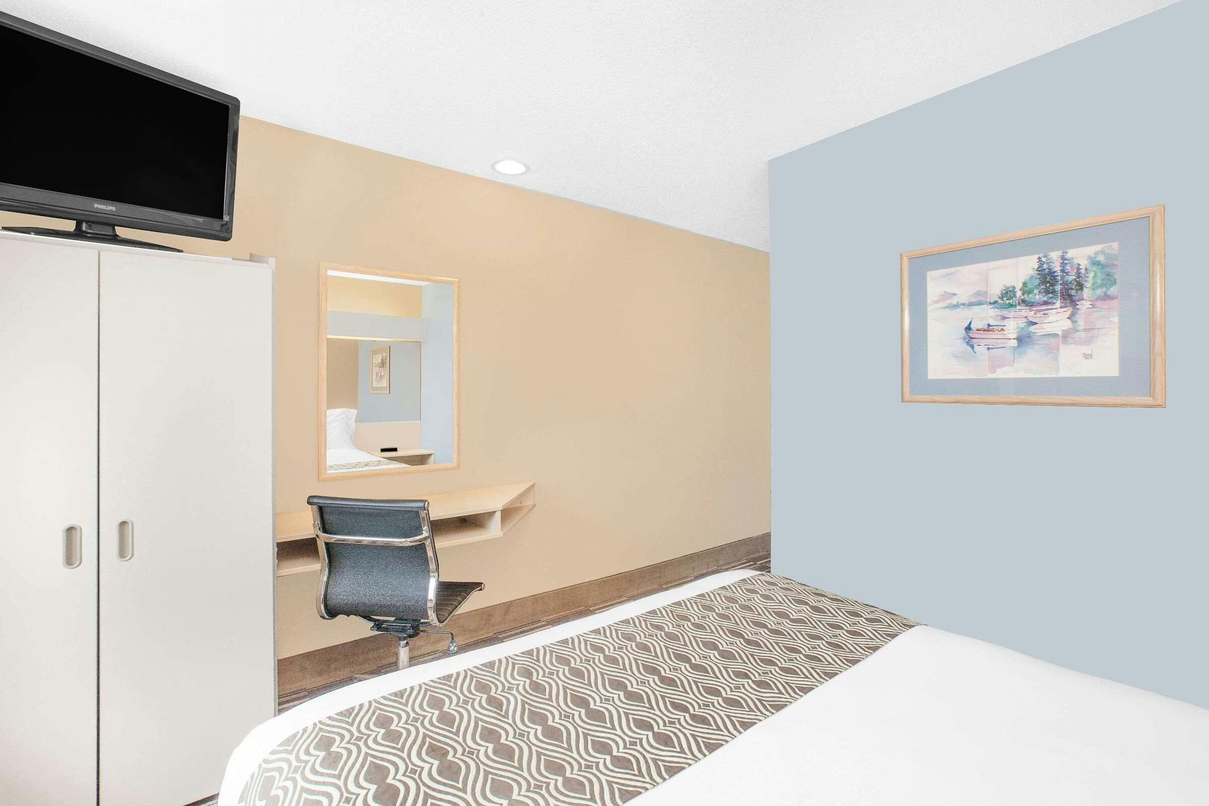 Hotel Microtel Inn & Suites by Wyndham Clear Lake photo 4