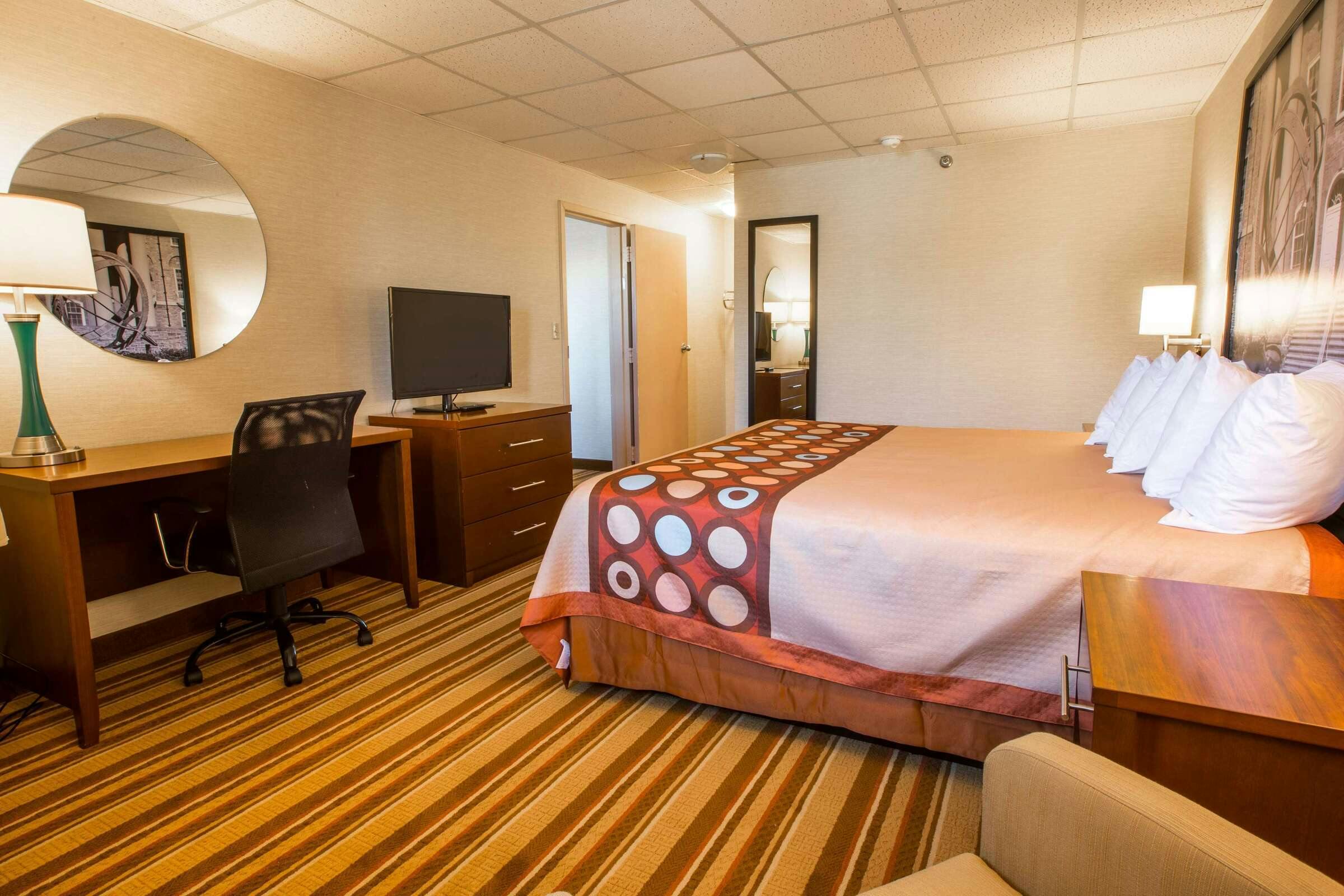 Hotel Super 8 by Wyndham State College photo 5