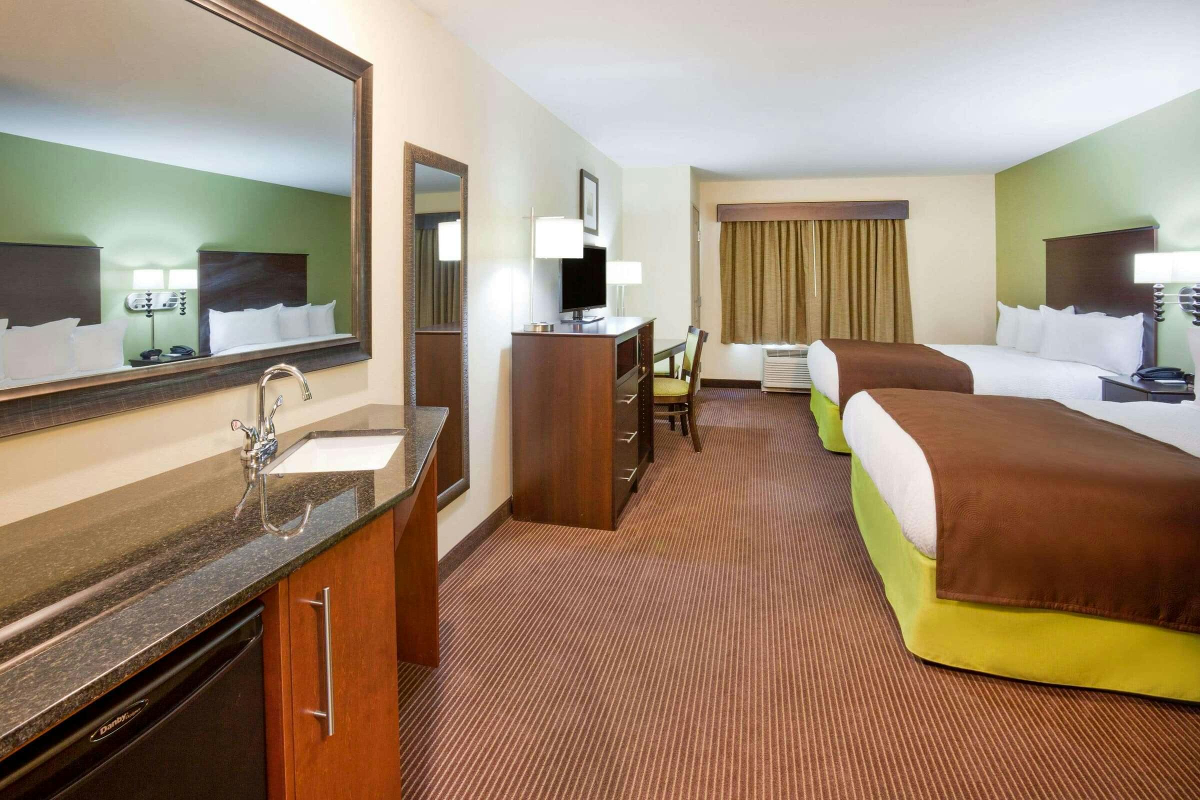 Hotel AmericInn by Wyndham Hartford SD photo 5