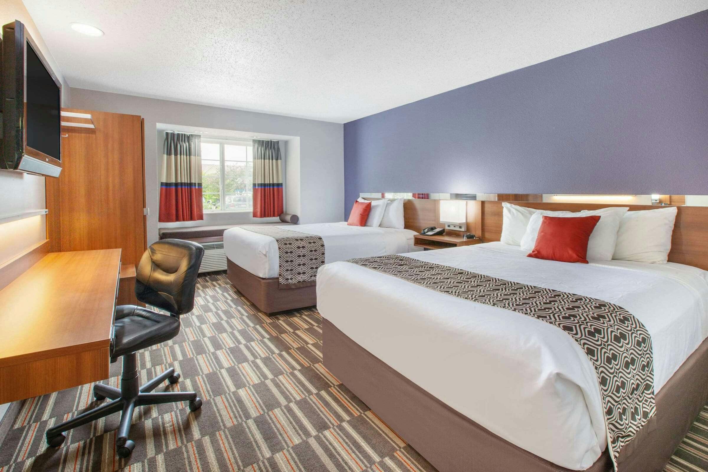 Hotel Microtel Inn & Suites by Wyndham Pittsburgh Airport photo 1