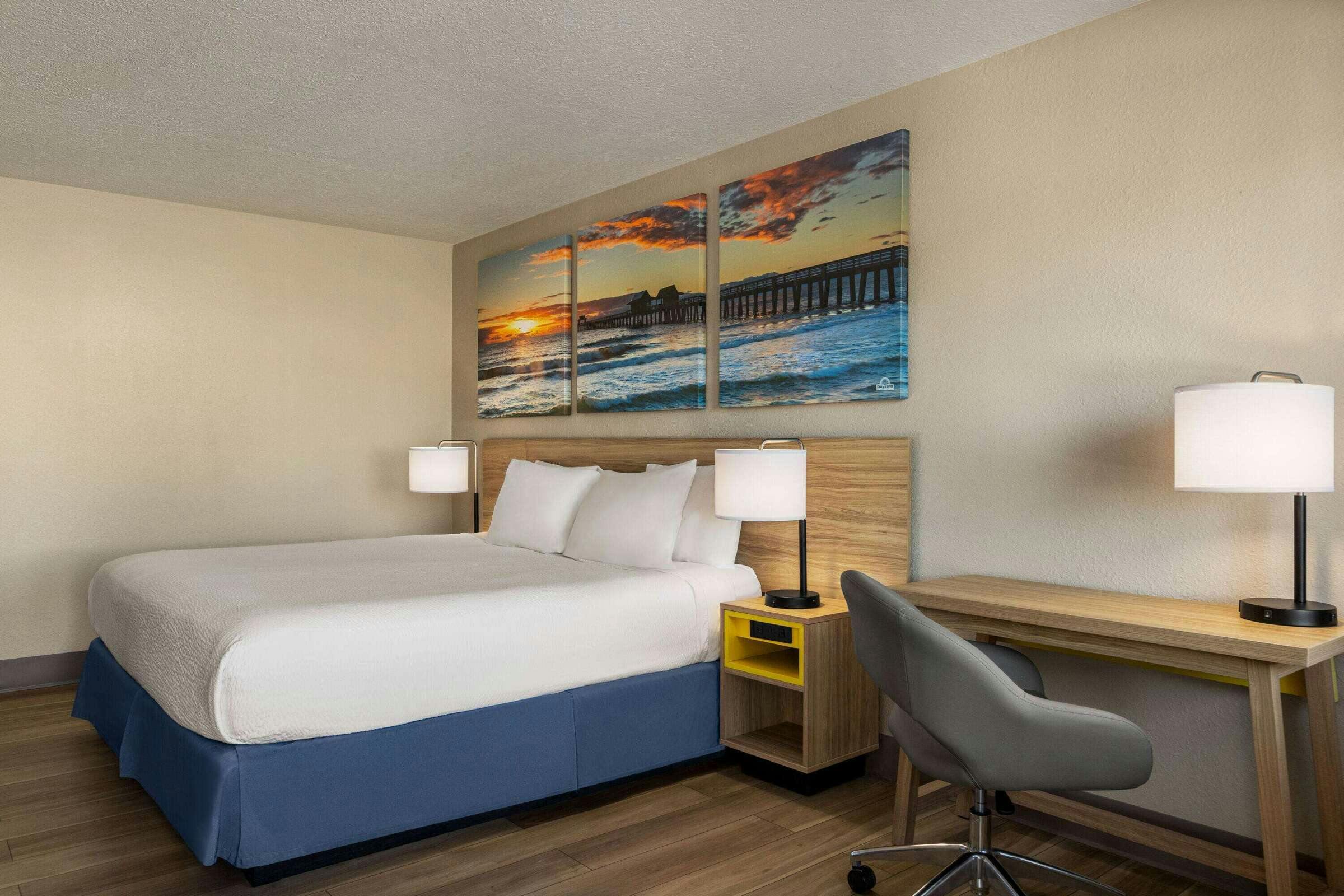 Hotel Days Inn by Wyndham Cocoa Beach Port Canaveral photo 5