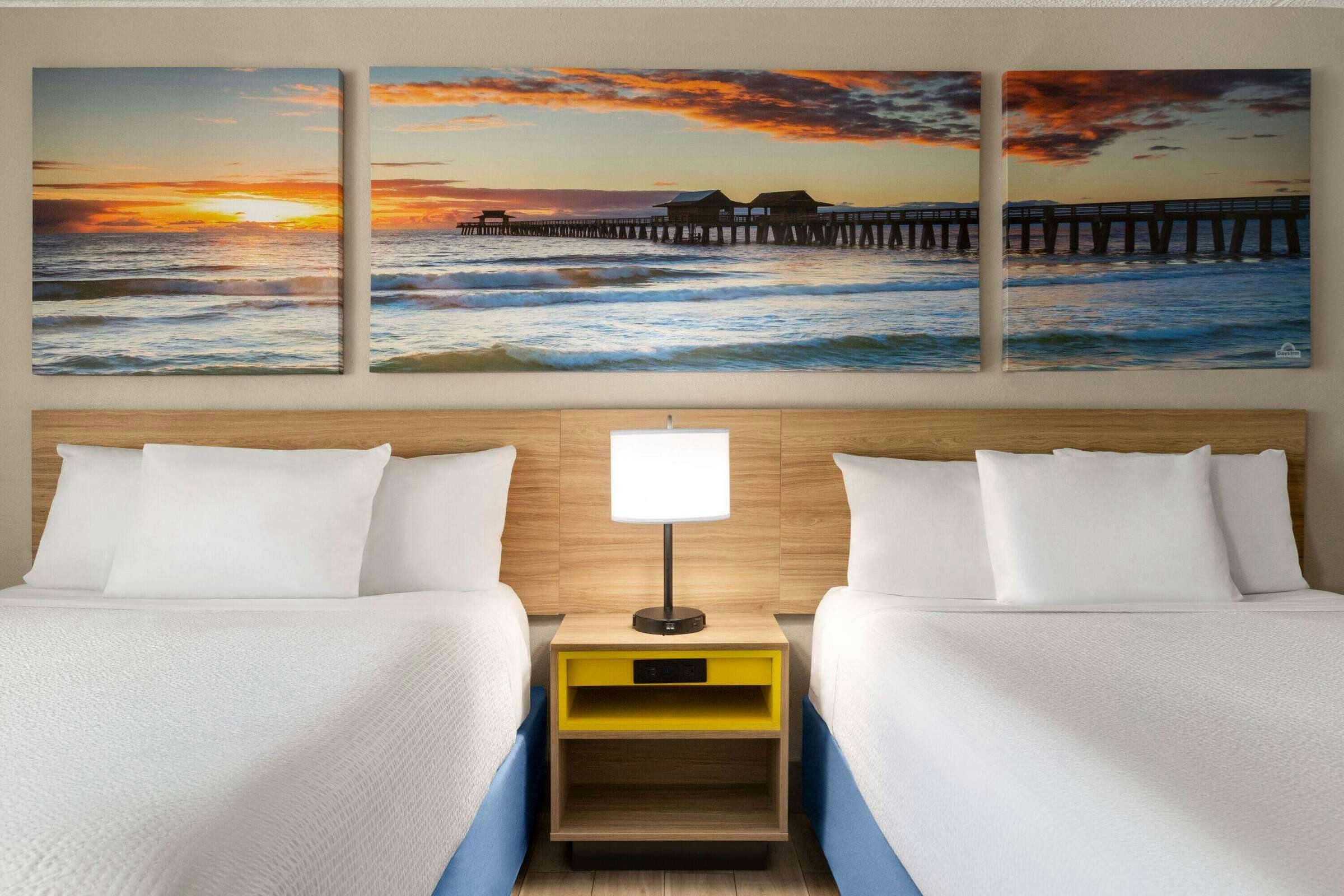 Hotel Days Inn by Wyndham Cocoa Beach Port Canaveral photo 2