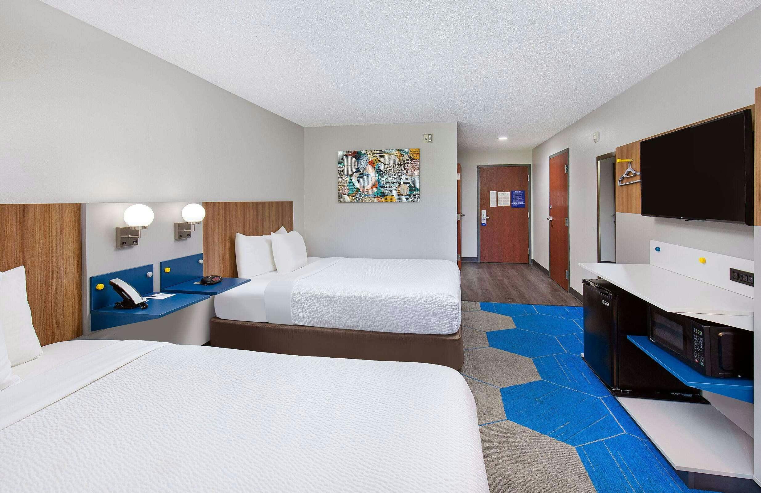 Hotel Microtel Inn & Suites by Wyndham Columbus North photo 4