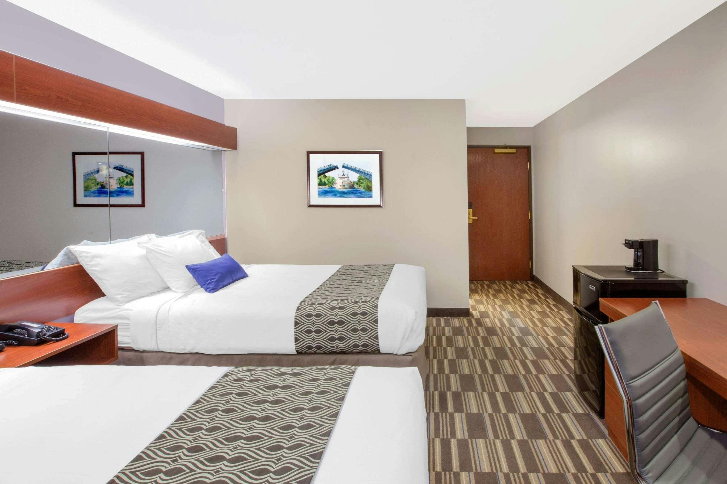 Hotel Microtel Inn & Suites by Wyndham Manistee photo 2