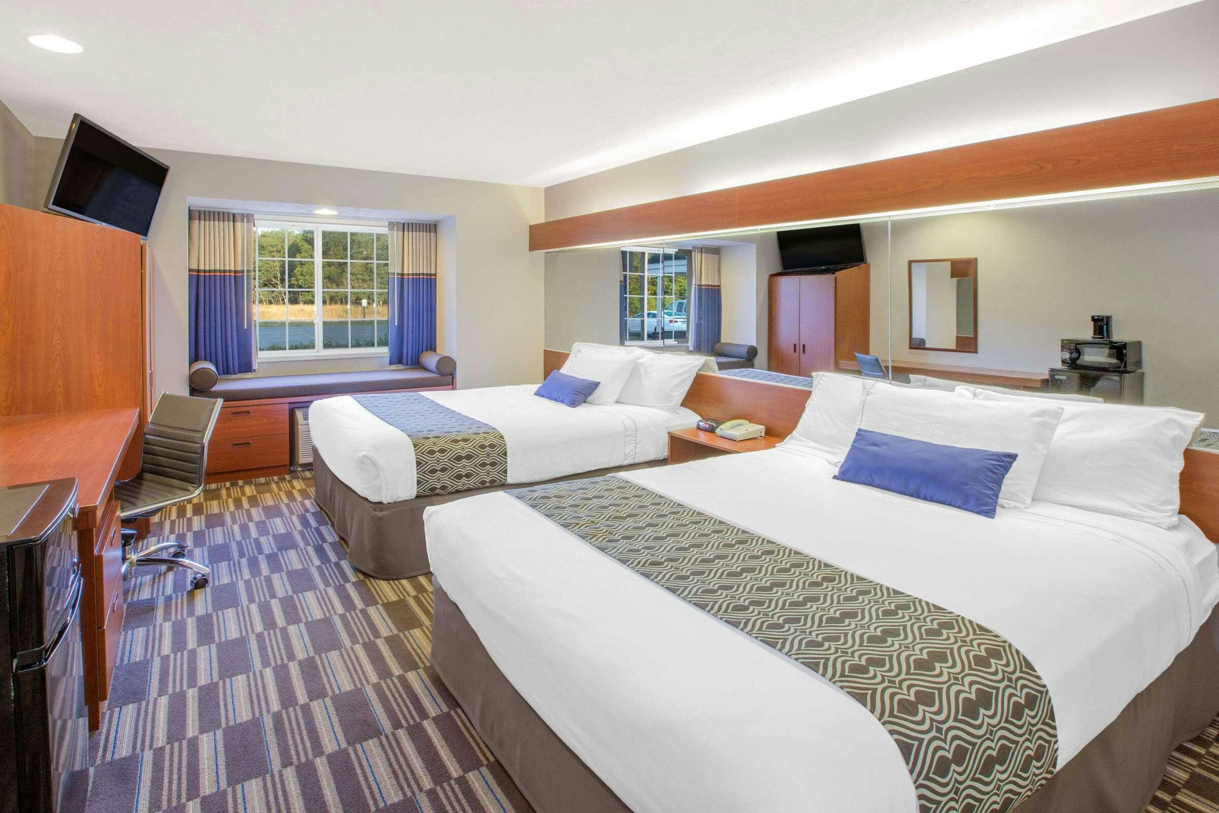 Hotel Microtel Inn & Suites by Wyndham Manistee photo 1