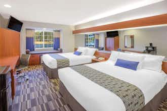 Hotel Microtel Inn & Suites by Wyndham Manistee photo 1