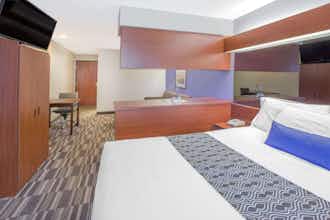 Hotel Microtel Inn & Suites by Wyndham Manistee photo 4