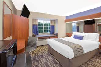 Hotel Microtel Inn & Suites by Wyndham Manistee photo 3