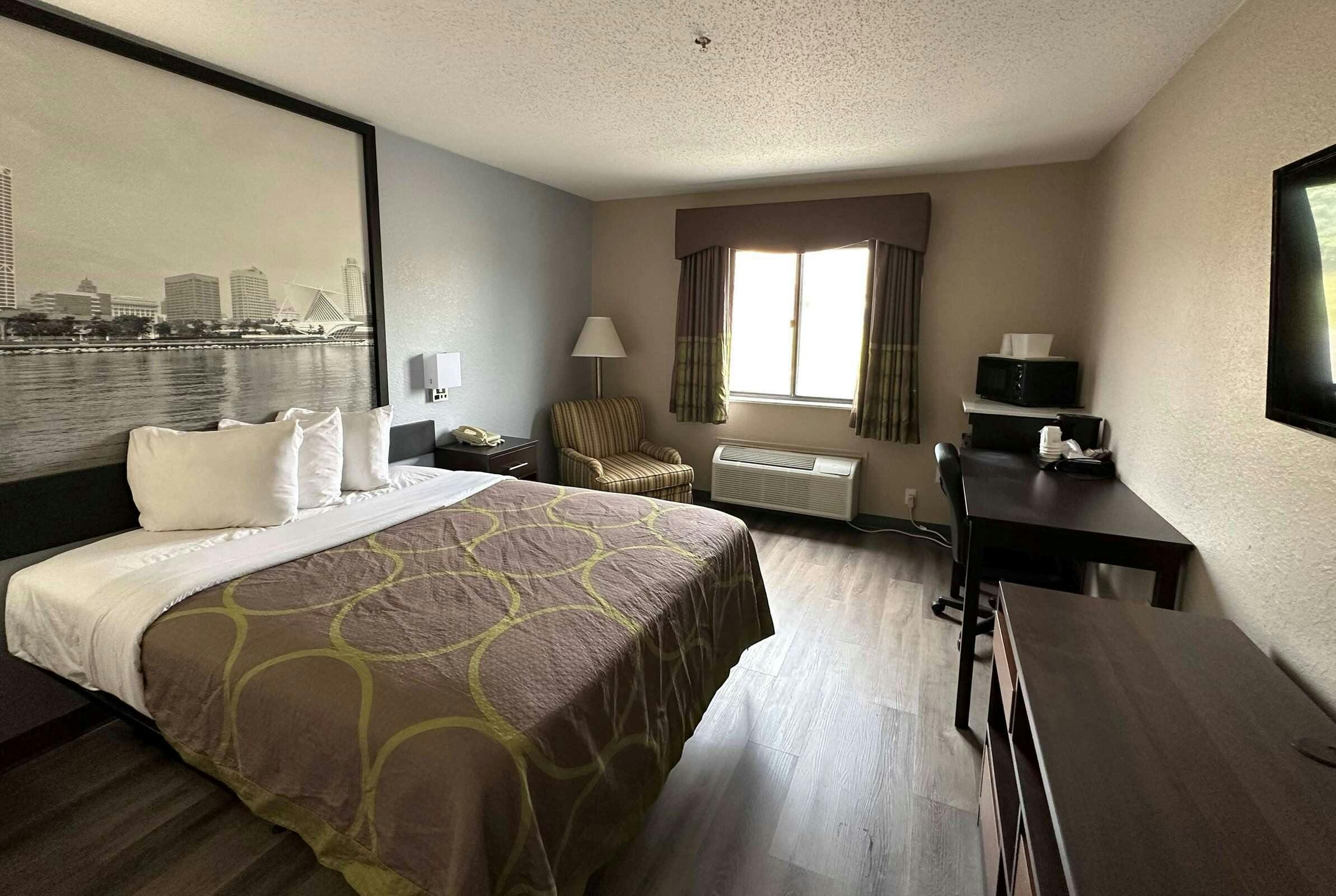 Hotel Super 8 by Wyndham Green Bay I-43 Bus. Park photo 5