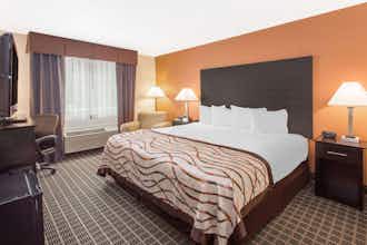 Hotel Baymont by Wyndham Muskegon photo 1