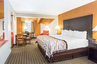 Hotel Baymont by Wyndham Muskegon photo 3