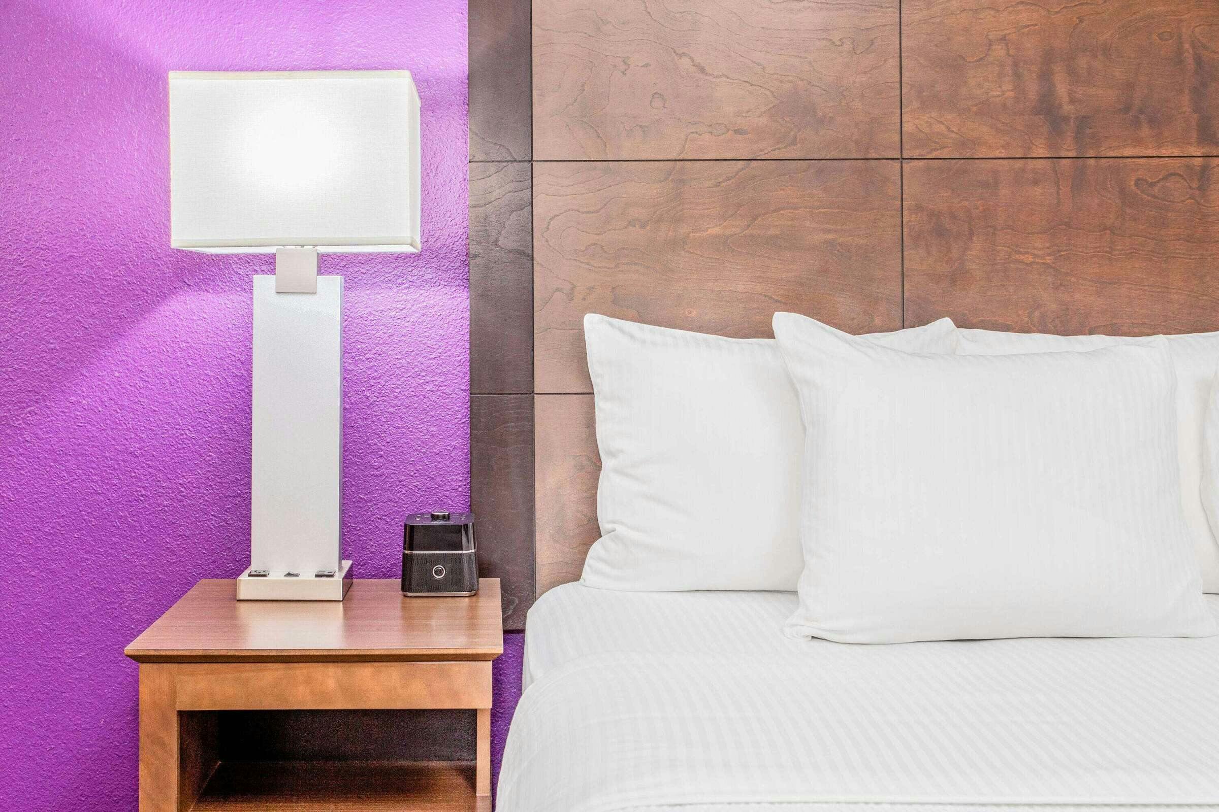 Hotel La Quinta Inn & Suites by Wyndham Lubbock West Medical Centr photo 2