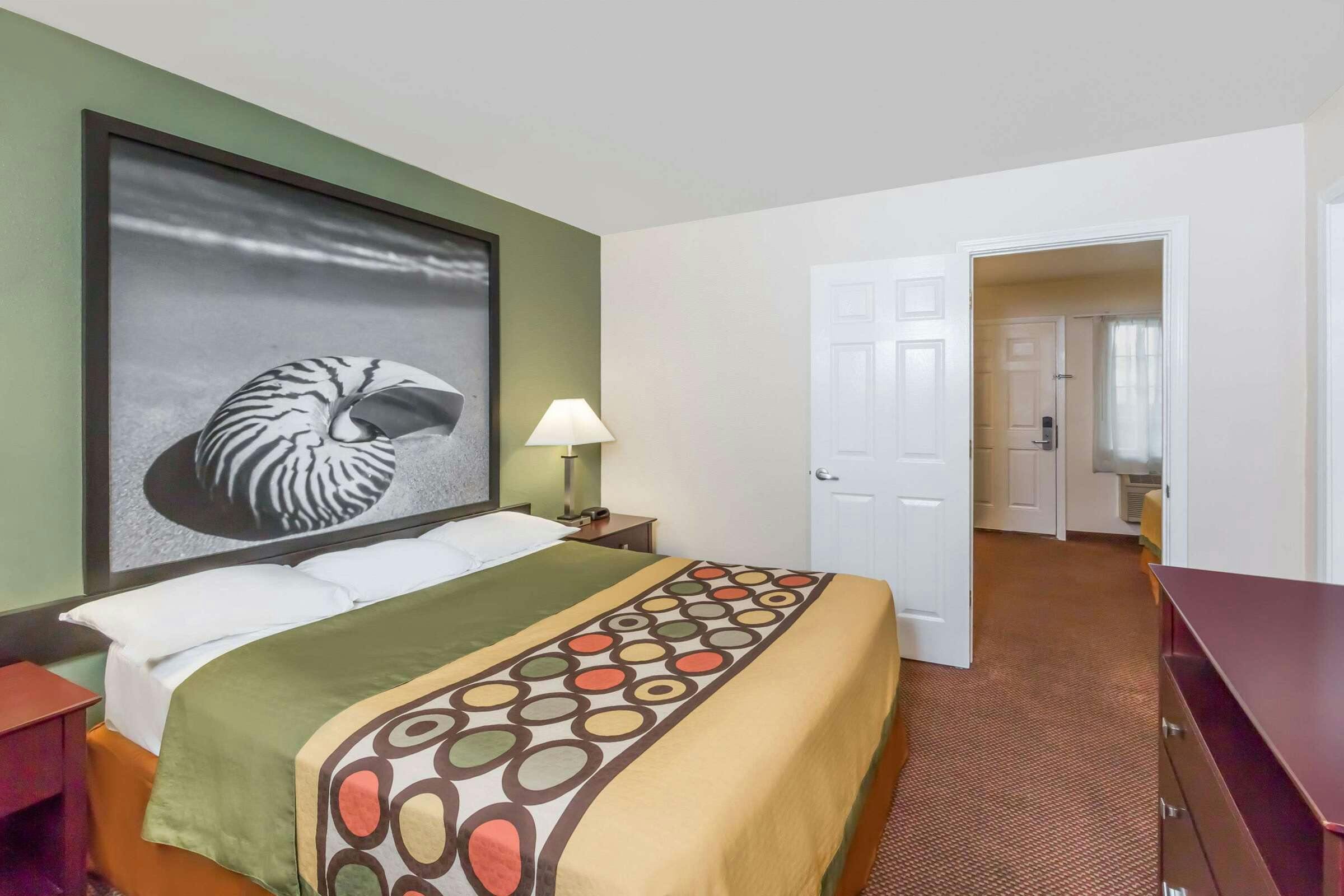 Hotel Super 8 by Wyndham Monterey photo 2