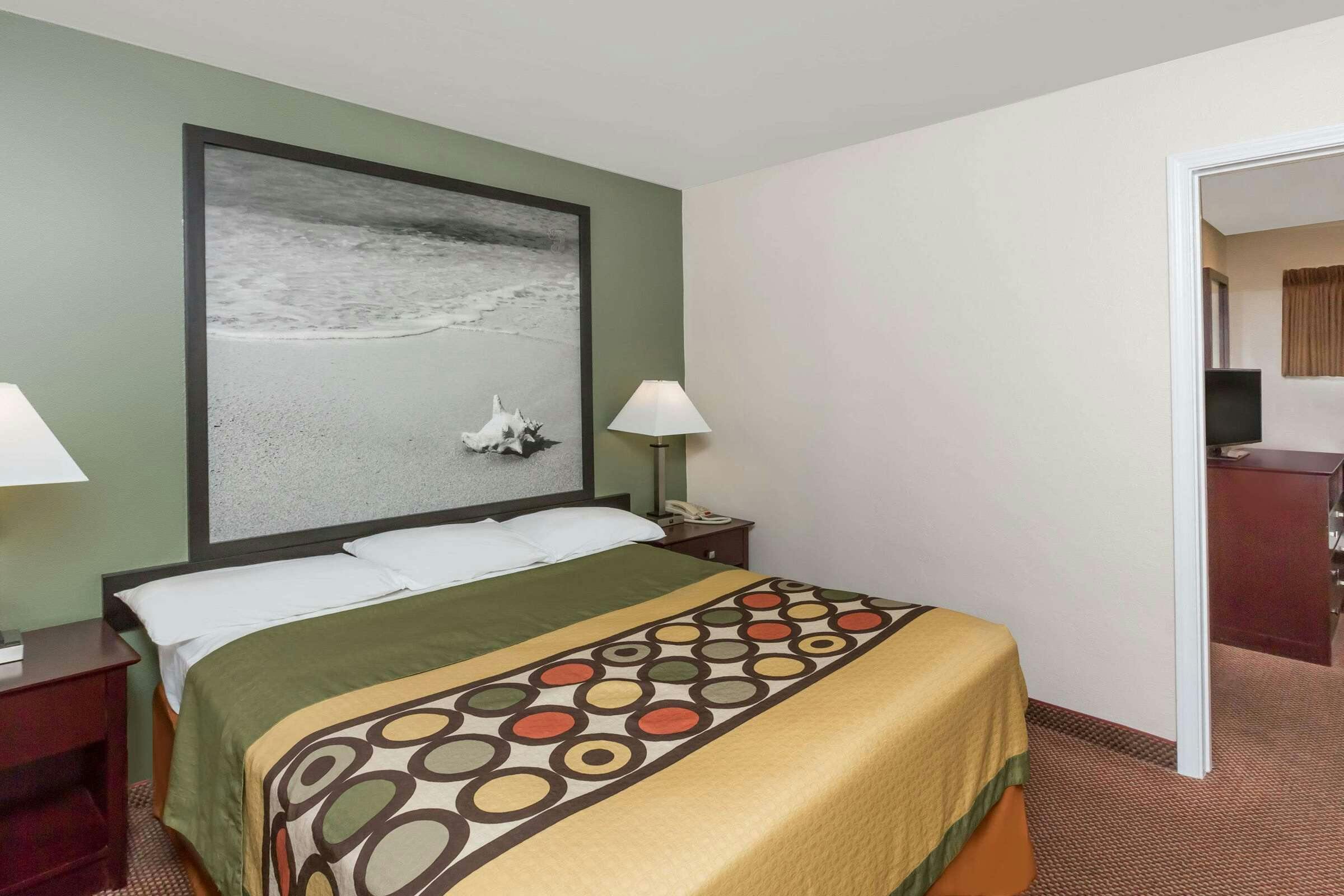 Hotel Super 8 by Wyndham Monterey photo 3