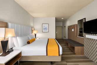 Hotel TQ Marguerite Garden Grove photo 3