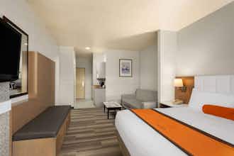 Hotel TQ Marguerite Garden Grove photo 4