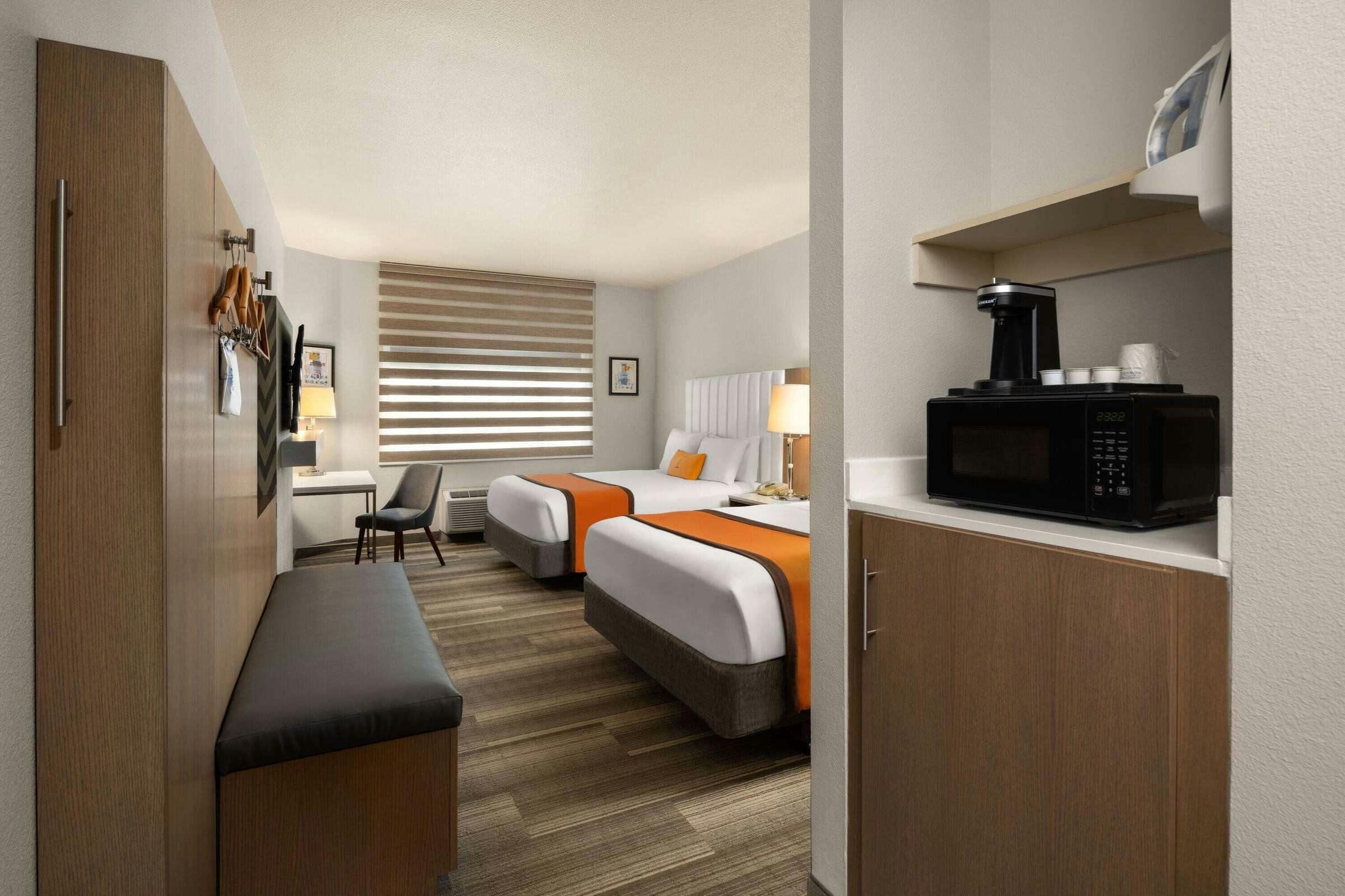 Hotel Hotel Marguerite Anaheim/Garden Grove, Trademark Collection photo 5