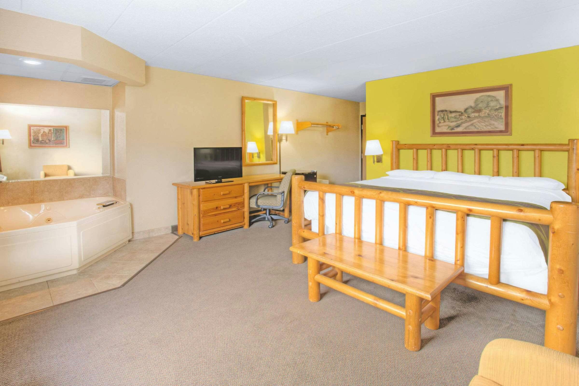 Hotel Super 8 by Wyndham Davenport photo 5