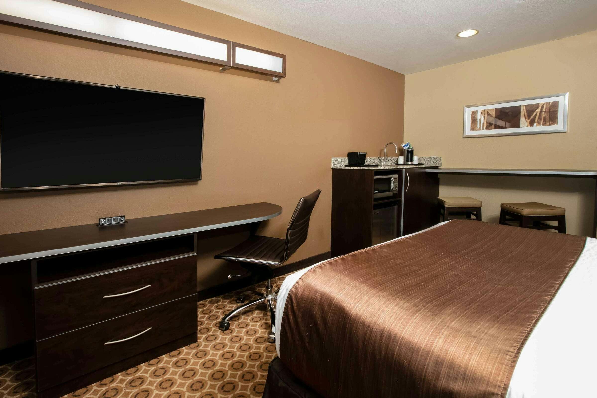 Hotel Microtel Inn & Suites by Wyndham Pecos photo 1