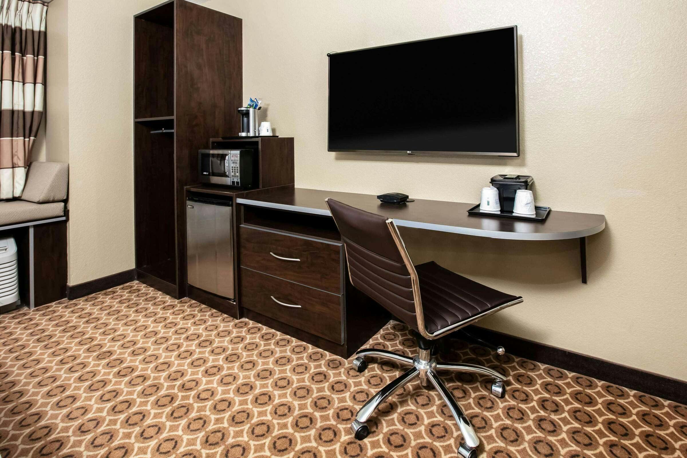 Hotel Microtel Inn & Suites by Wyndham Pecos photo 3