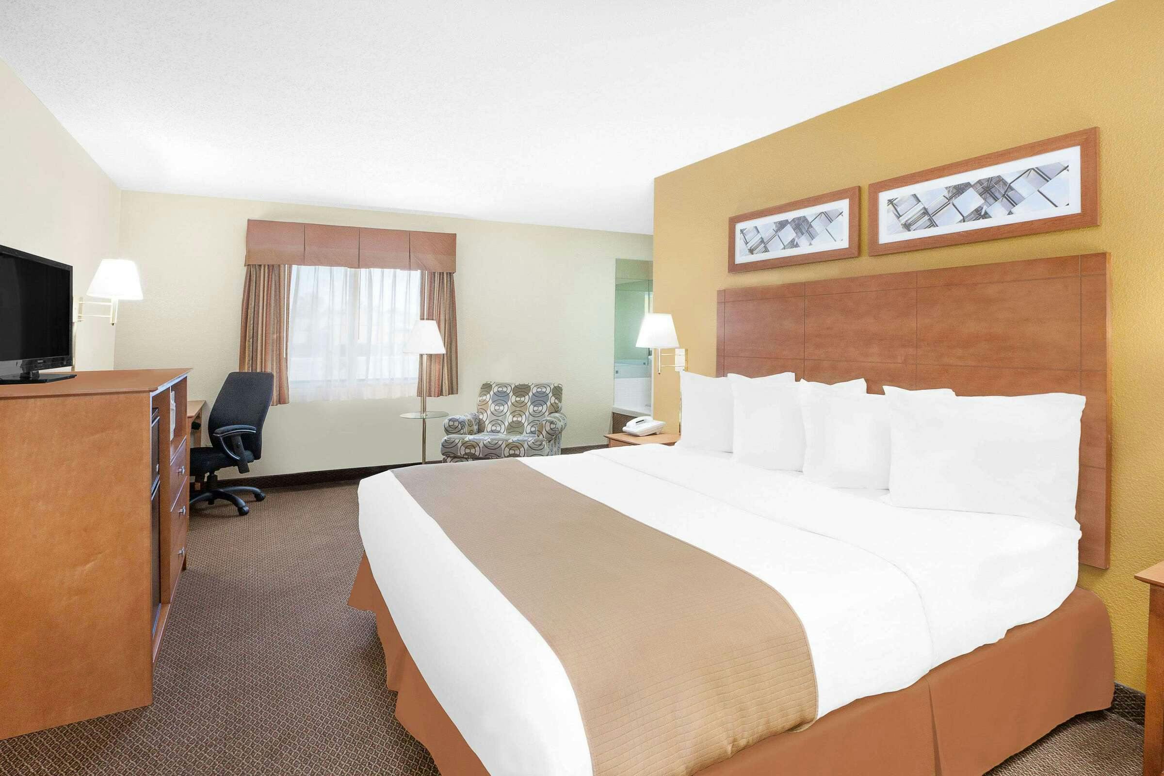 Hotel Baymont I S Port Huron photo 5