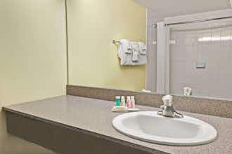 Hotel Super 8 Barrie South photo 4