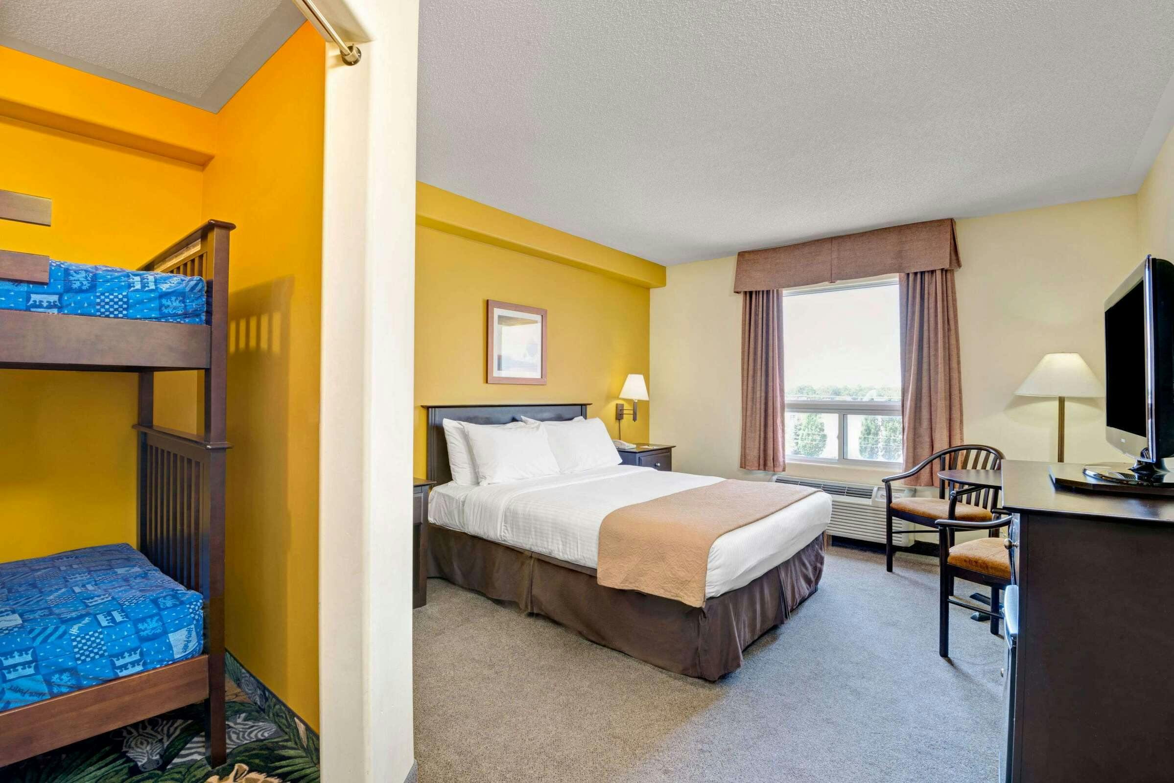 Hotel Super 8 Barrie South photo 3