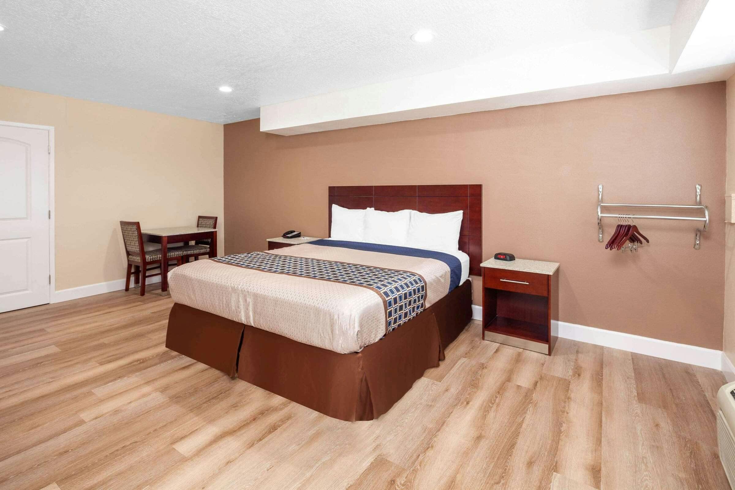 Hotel Travelodge Harbor City photo 5