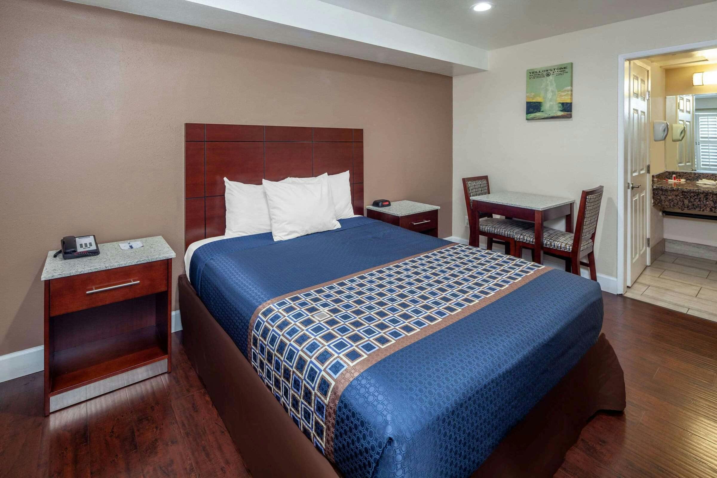 Hotel Travelodge Harbor City photo 4