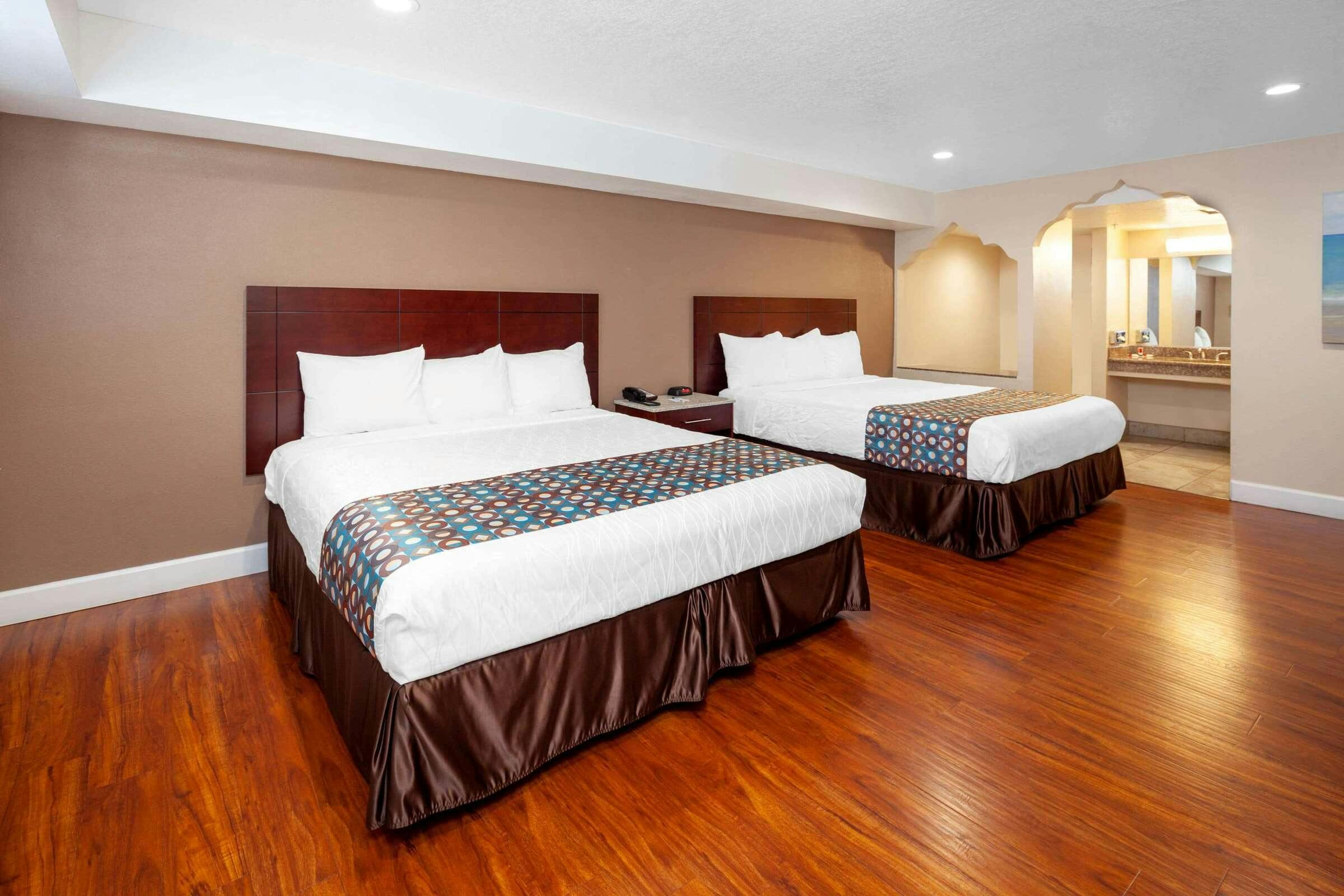 Hotel Travelodge Harbor City photo 1