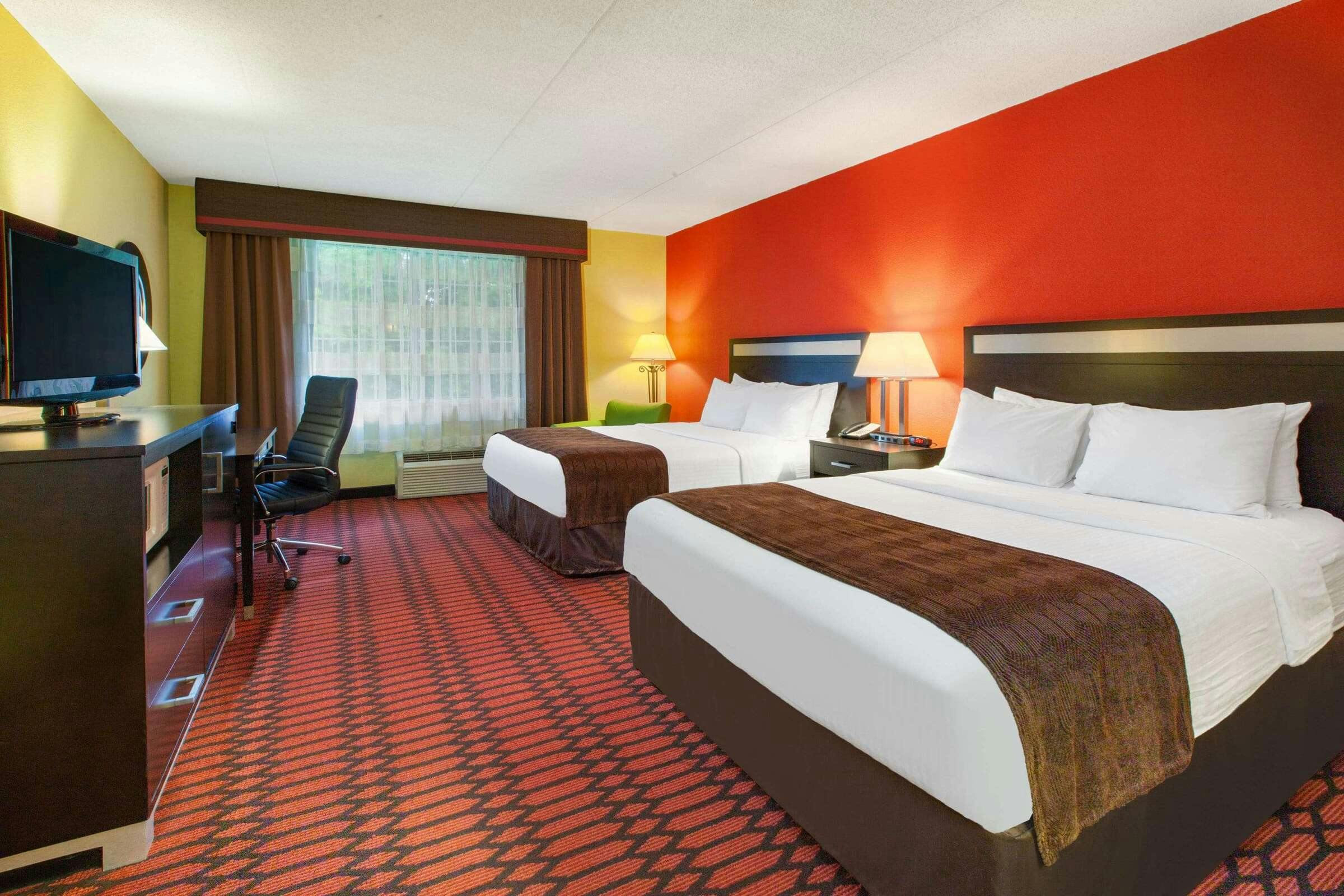 Hotel Baymont Harrisburg photo 2