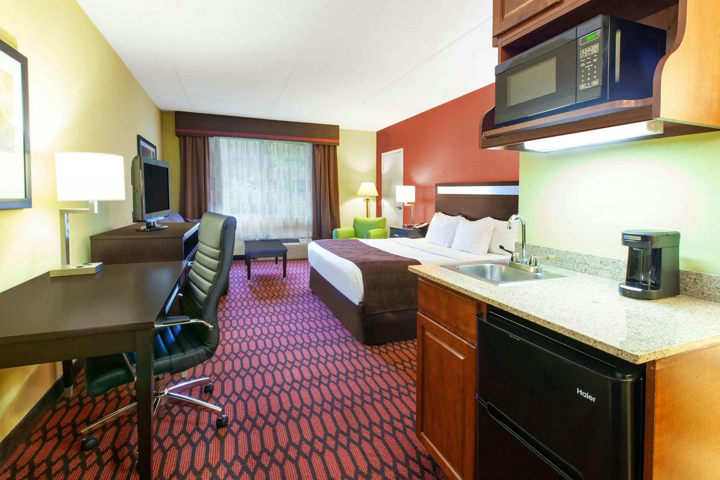Hotel Baymont Harrisburg photo 3