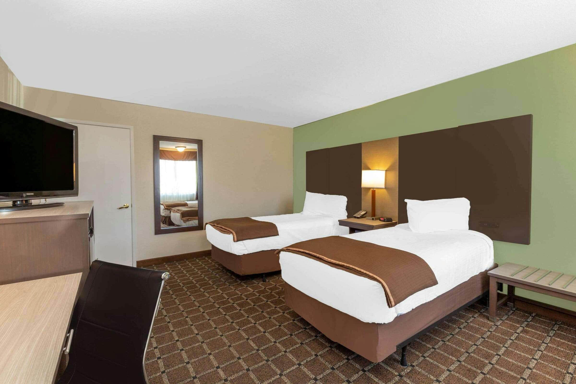 Hotel Travelodge by Wyndham Angels Camp CA photo 2