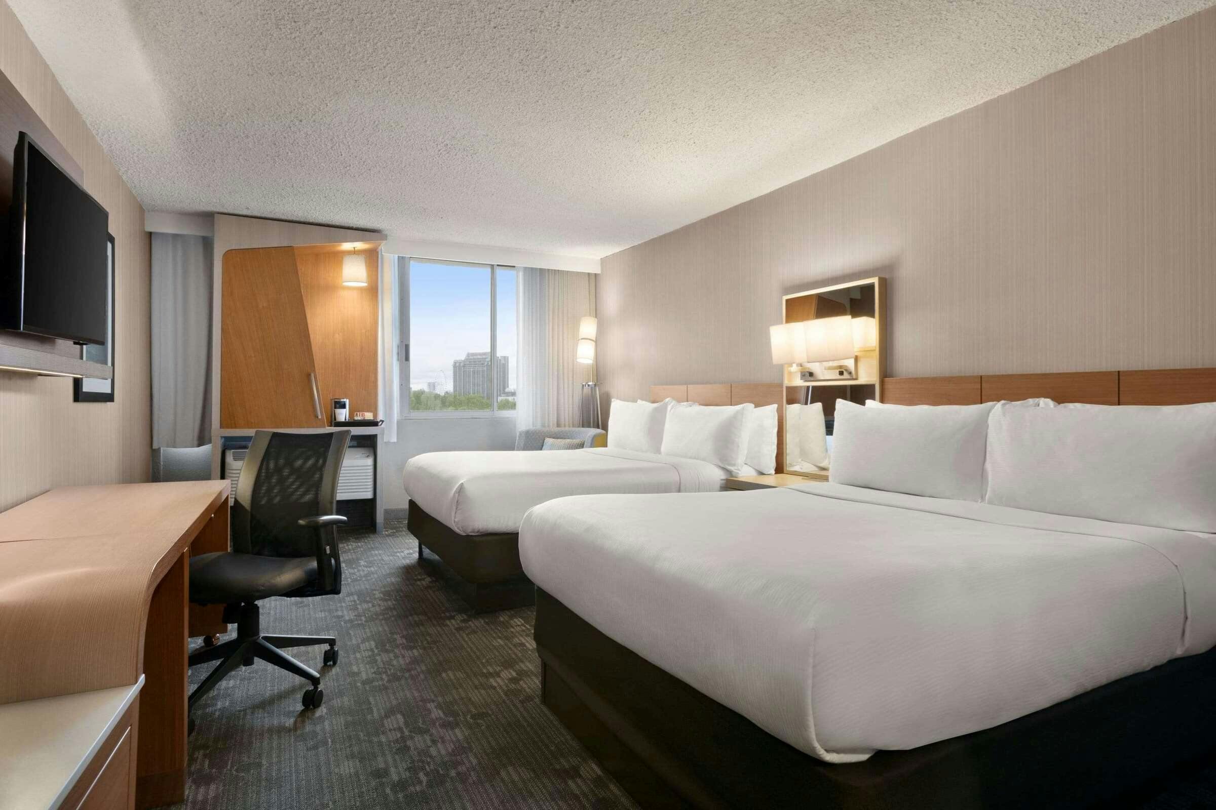 Hotel Wyndham Garden at Niagara Falls photo 3