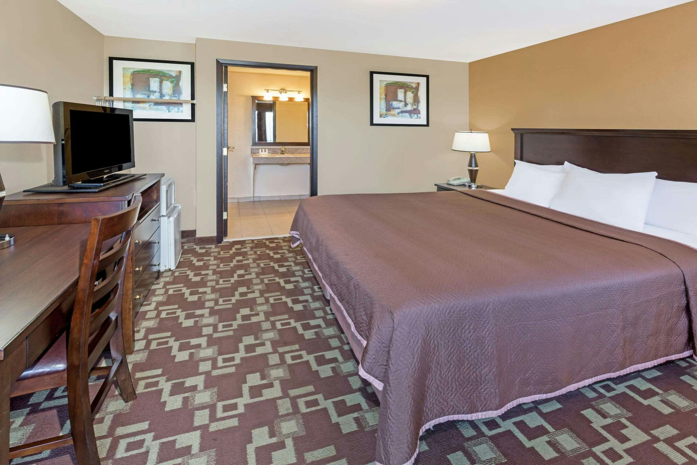 Hotel Travelodge by Wyndham Newport photo 2