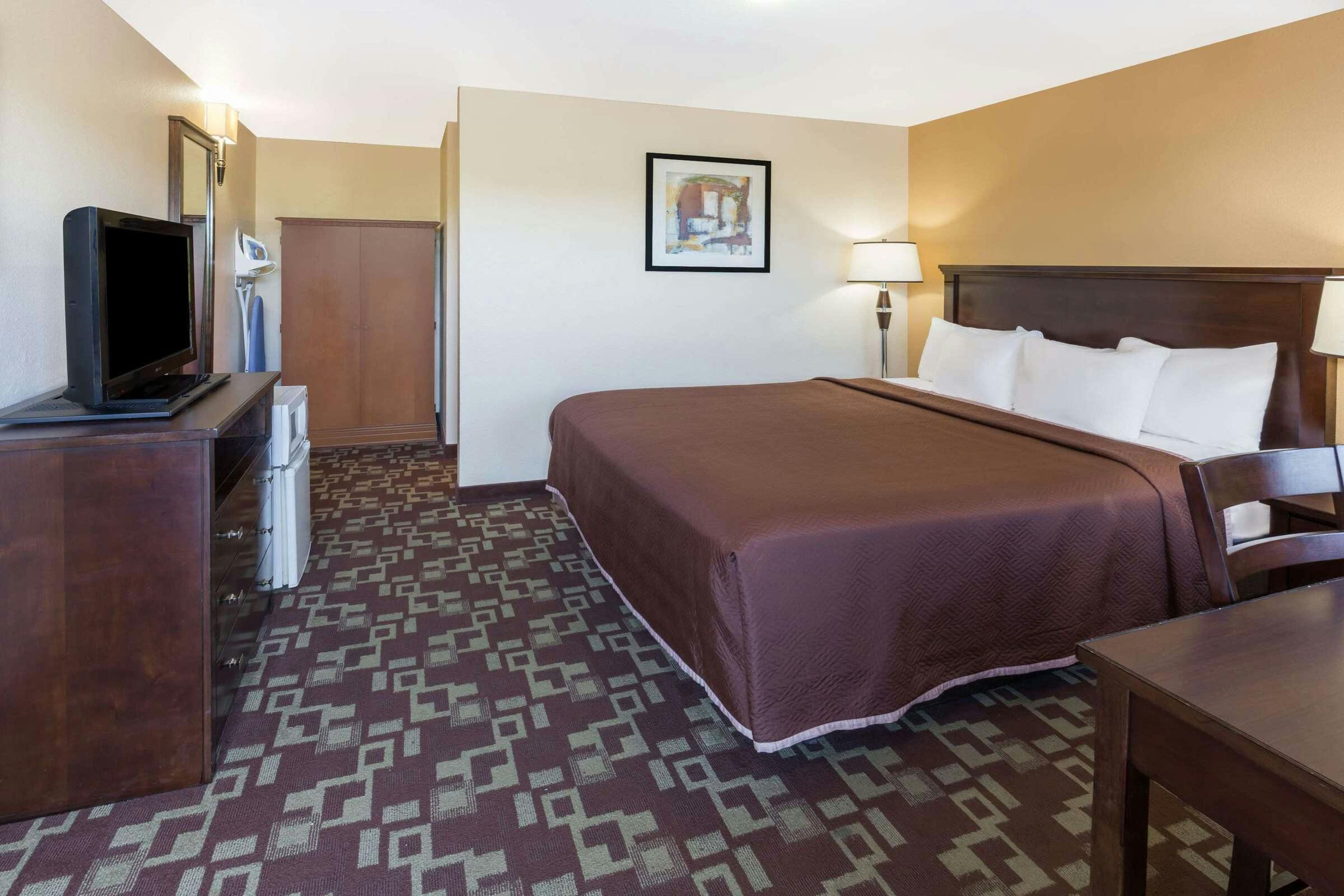 Hotel Travelodge by Wyndham Newport photo 1