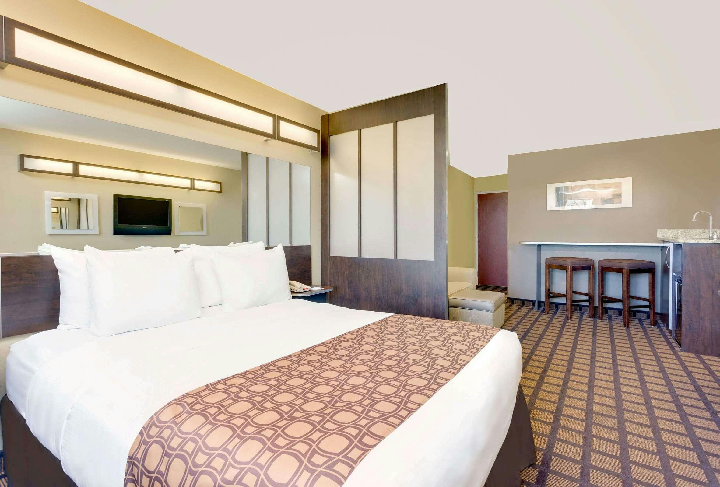 Hotel Microtel Perry Fairground Area photo 2