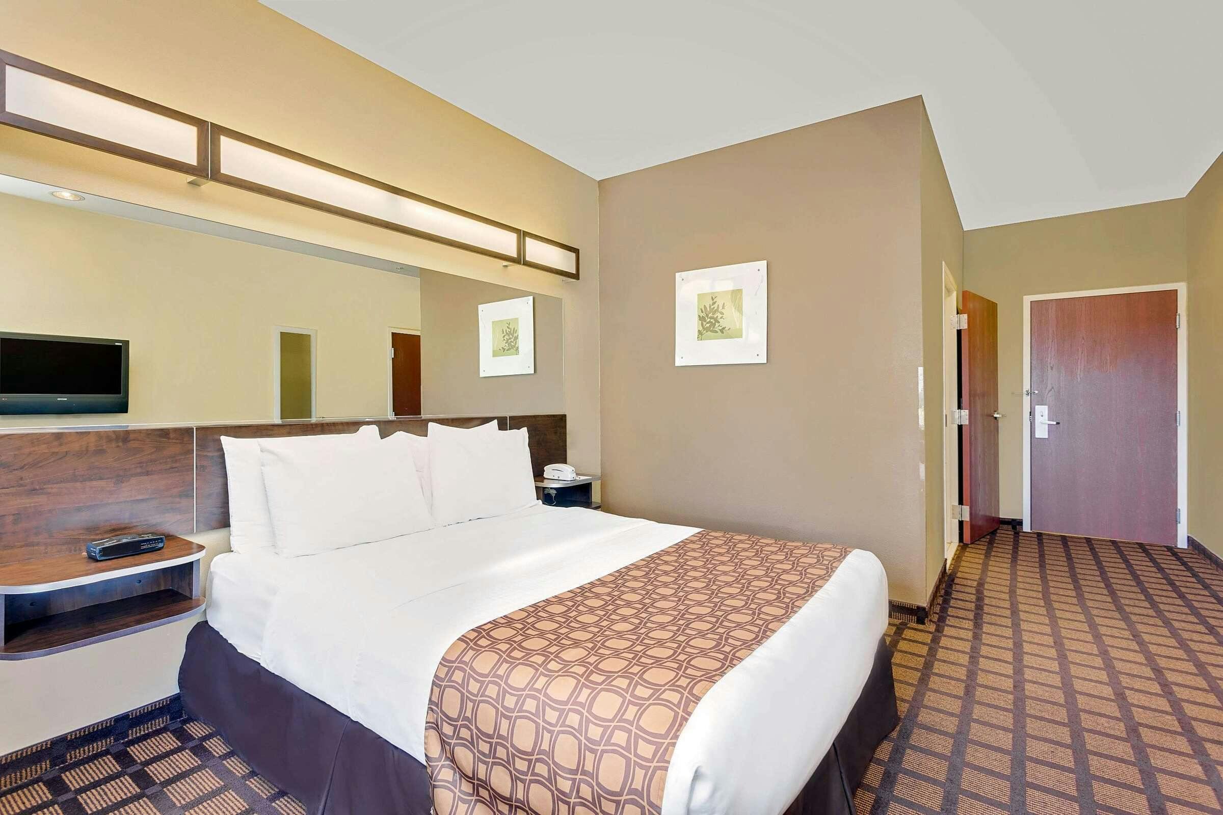 Hotel Microtel Perry Fairground Area photo 4