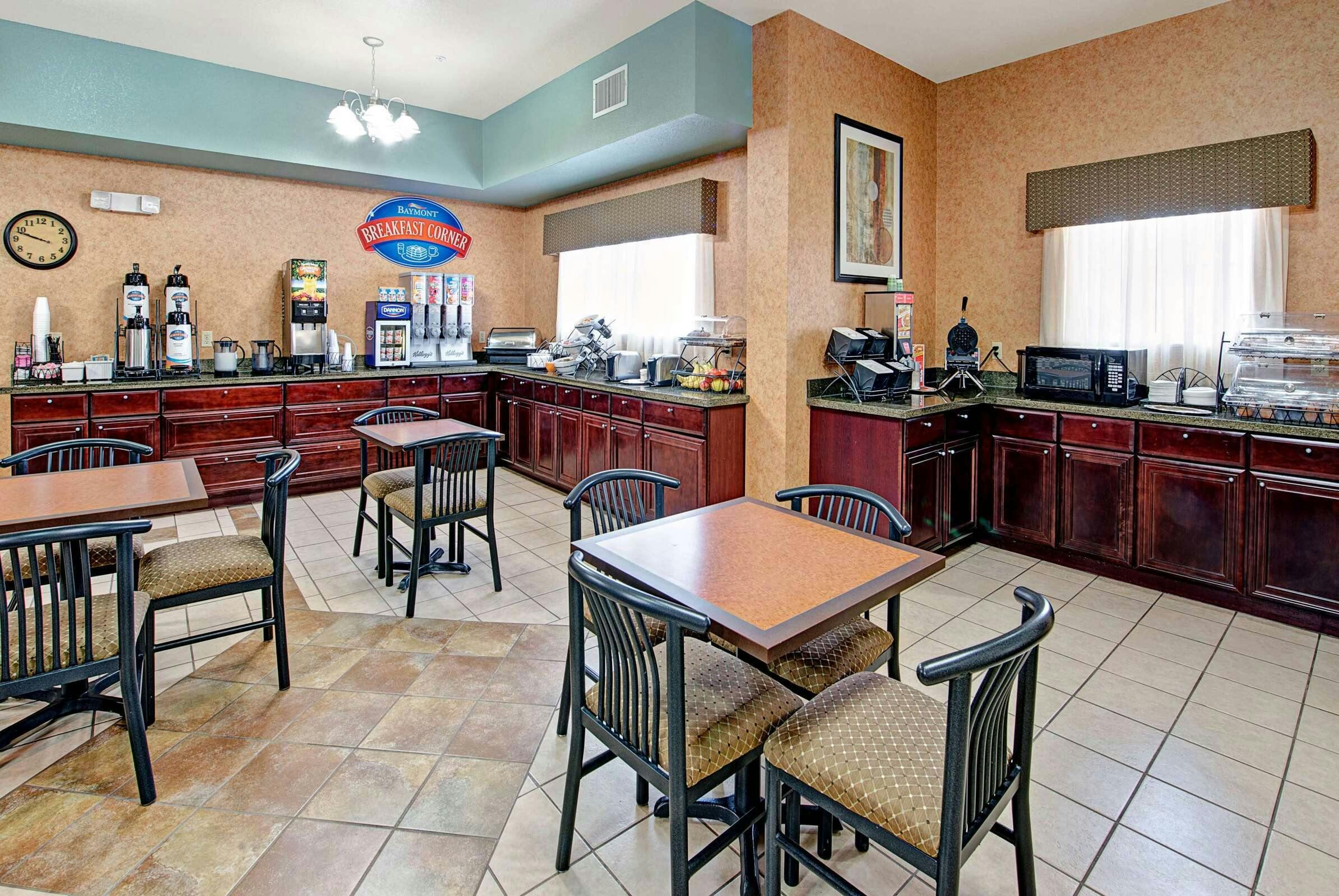 Hotel Baymont Inn Suites Decatur photo 5